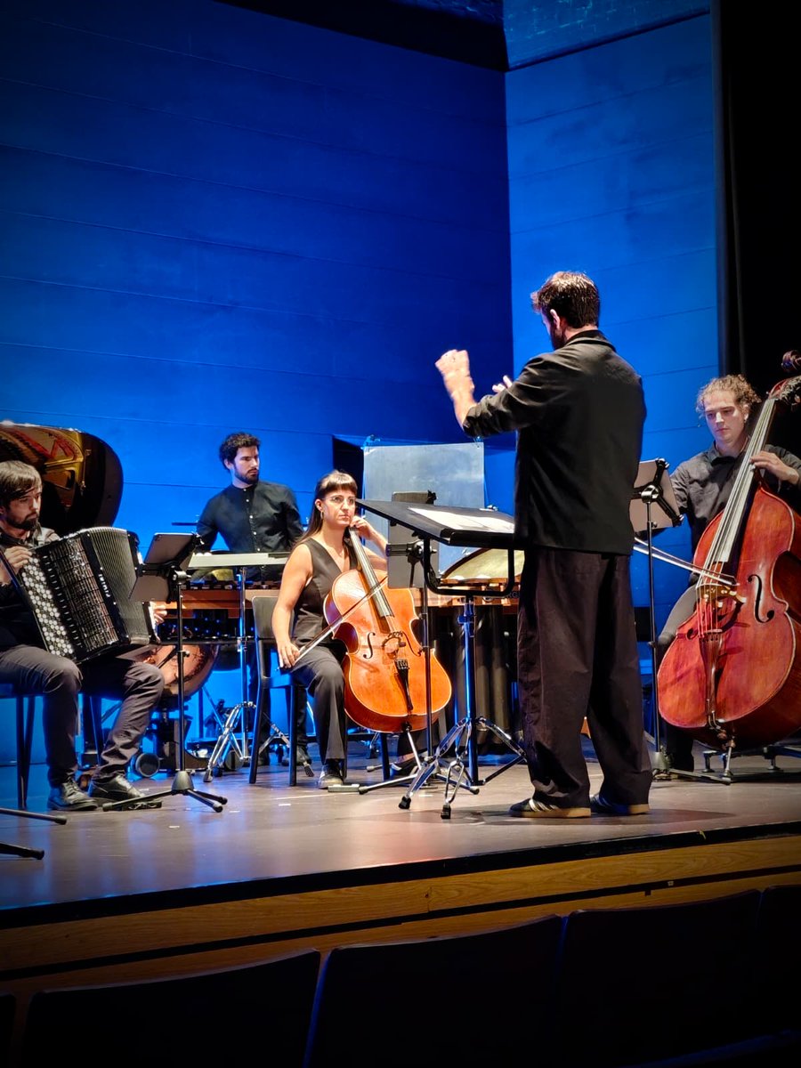 CCultura's tweet photo. @PazodeRaxoi @DACCultura @ArxisEnsemble @MiriamFLouzao 🎵 Obras de Jacobo Gaspar, Morton Feldman e Rebecca Saunders nun programa que dá a ver as claves da edición e que culminou coa presentación da peza «Sonora», pola que A. Vázquez recibiu o Premio Internacional Andrés Gaos de Composición da Deputación da Coruña https://t.co/yaETw3snkE