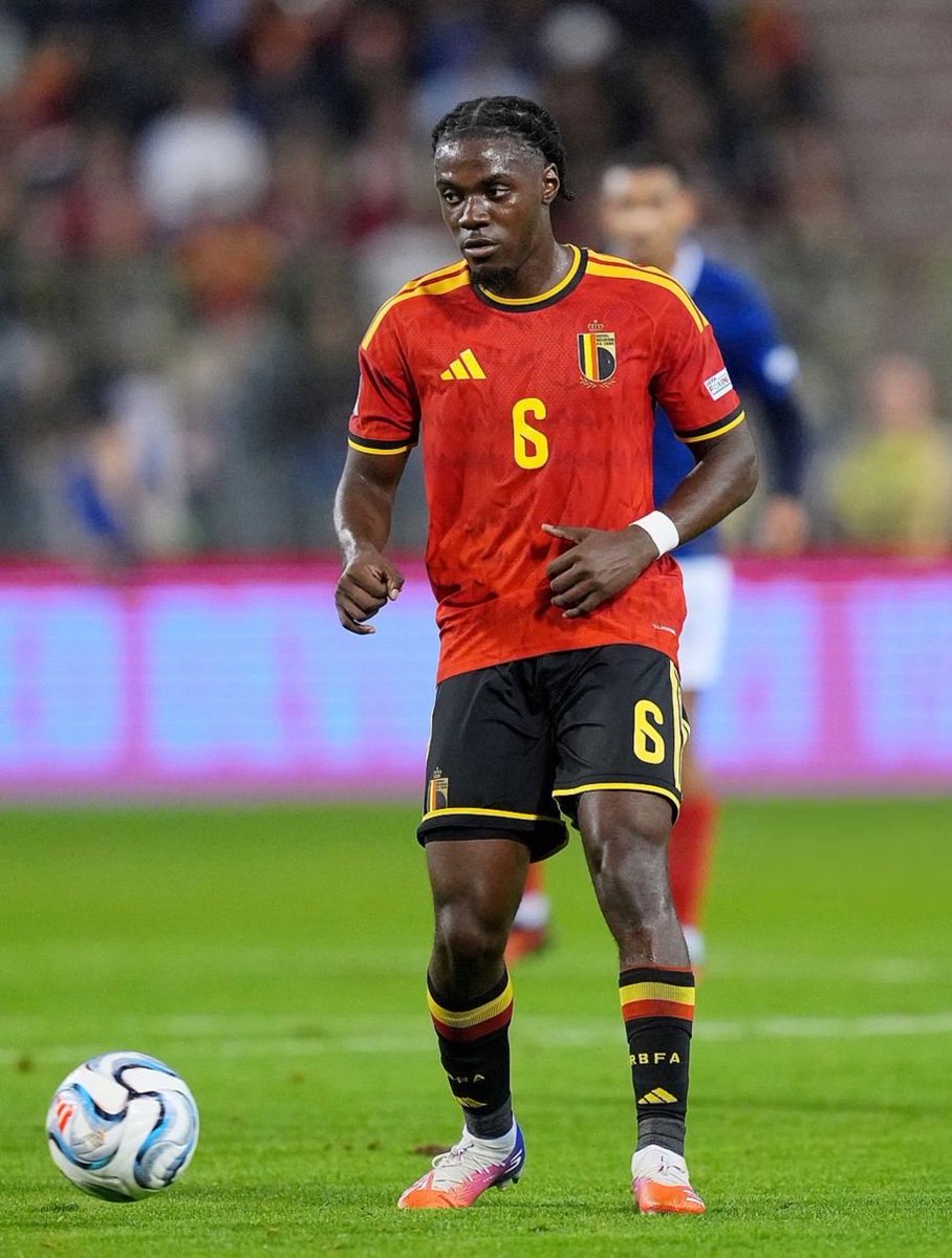 RisingStarXI's tweet photo. 🇧🇪🚨 𝗥𝗢𝗠𝗘́𝗢 𝗟𝗔𝗩𝗜𝗔 (𝟮𝟮) ended the game with 𝟭𝟬𝟬% 𝗣𝗔𝗦𝗦 𝗔𝗖𝗖𝗨𝗥𝗔𝗖𝗬 vs France.

39/39 Passes Completed. https://t.co/82GwkMxuDO