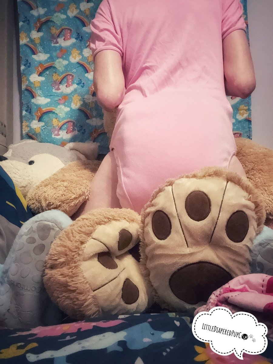 Littlediaperedc's tweet photo. When mommy loves pink you tend to wear it a lot 😖 but not being able to walk… makes me so baby brained 😖 https://t.co/O4faXe15lh