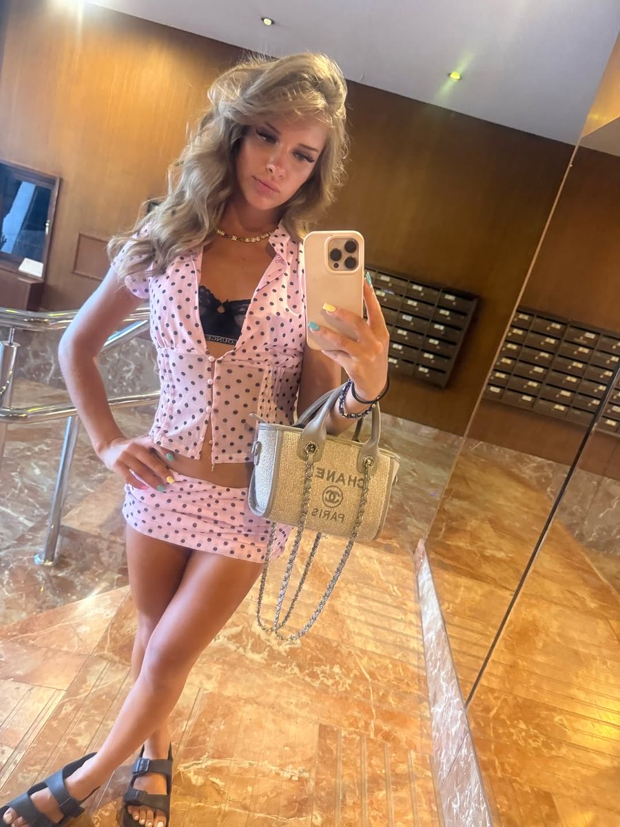 britishtillyx's tweet photo. leaked chav british schoolgirl https://t.co/UzaoYF3uGC