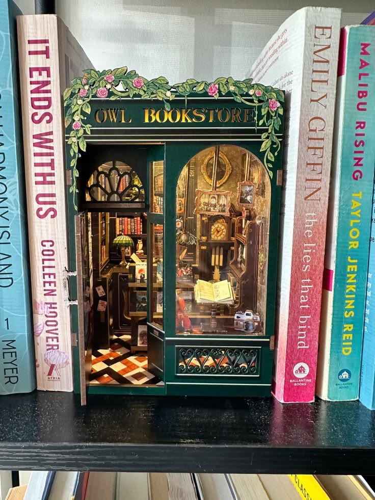 Lauofserenity's tweet photo. need this on my bookshelf https://t.co/FwZIYjLccV