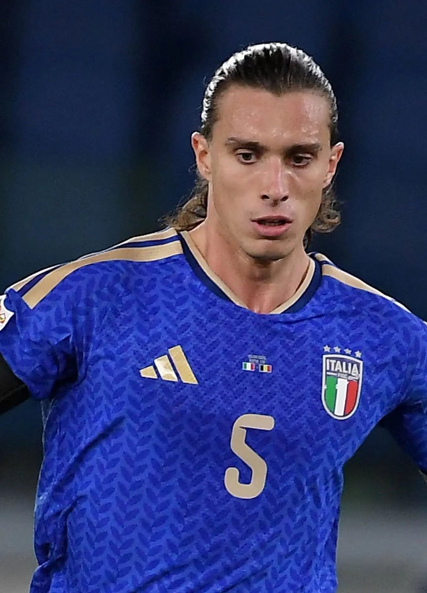 TrueAFCNews's tweet photo. 🌍 International duty highlights for Arsenal players tonight:

🇸🇪 Viktor Gyökeres played 89 minutes and scored as Sweden beat Poland 3-1.

🇮🇹 Riccardo Calafiori was an unused substitute as Italy beat Türkiye 4-1. https://t.co/TU5jPMUDYO
