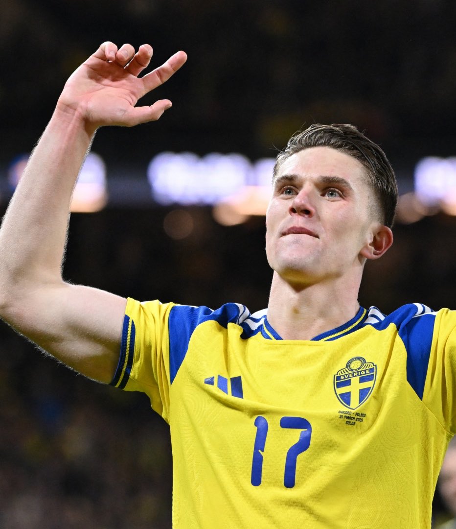 TrueAFCNews's tweet photo. 🌍 International duty highlights for Arsenal players tonight:

🇸🇪 Viktor Gyökeres played 89 minutes and scored as Sweden beat Poland 3-1.

🇮🇹 Riccardo Calafiori was an unused substitute as Italy beat Türkiye 4-1. https://t.co/TU5jPMUDYO