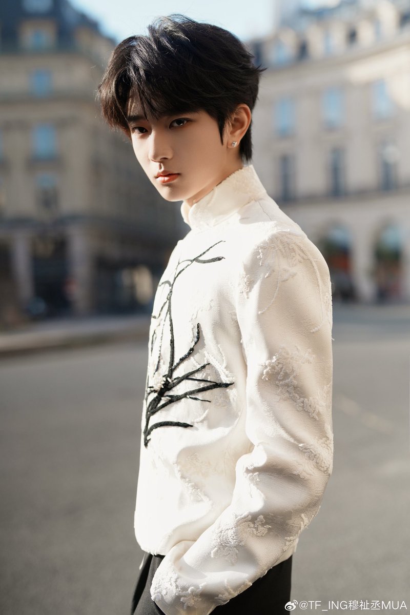for444four's tweet photo. 18✨
Chúc mừng em bé iuuuuuuu 💖
#MUZHICHENGxLorealParis https://t.co/8p3HTizv6q
