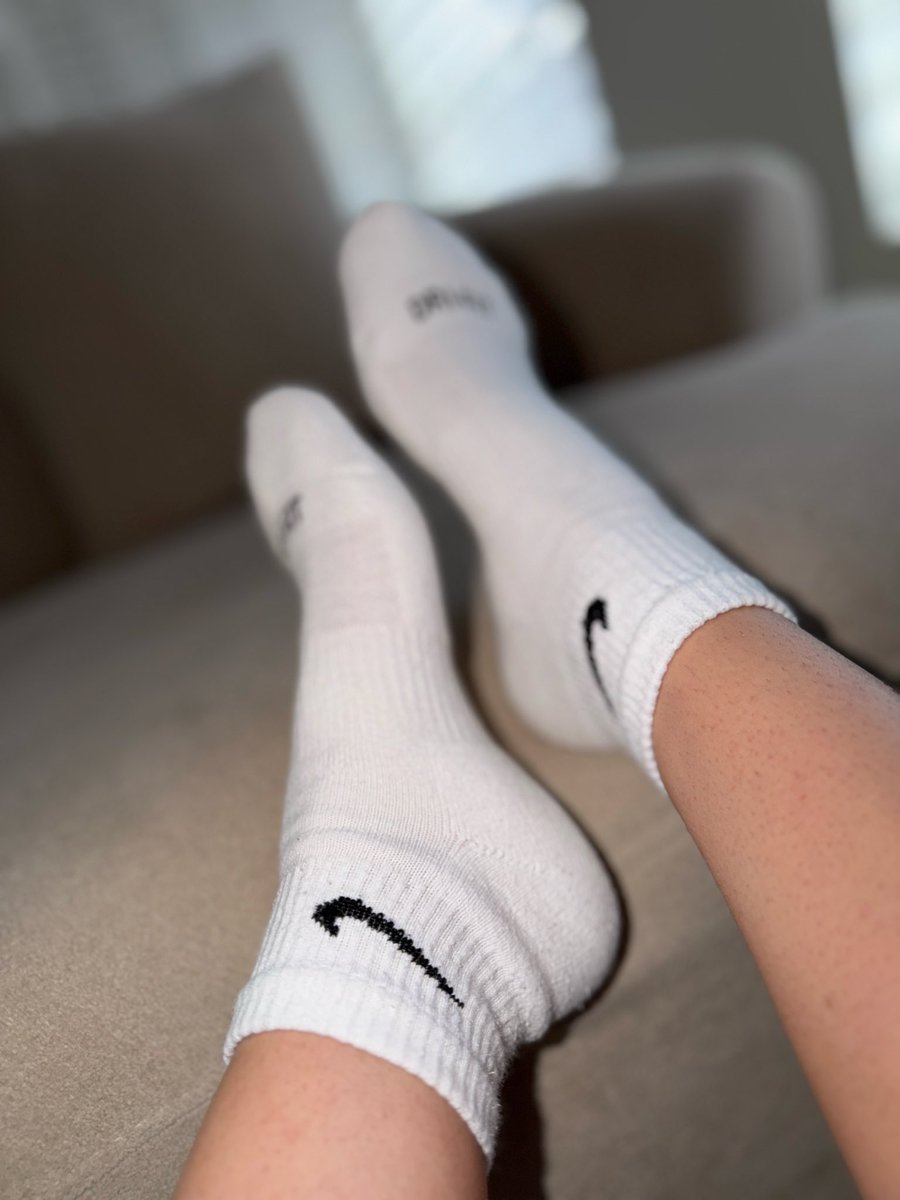 LuxeSolesLS's tweet photo. Socks on or socks off? 💗 https://t.co/GolR3h28Ut