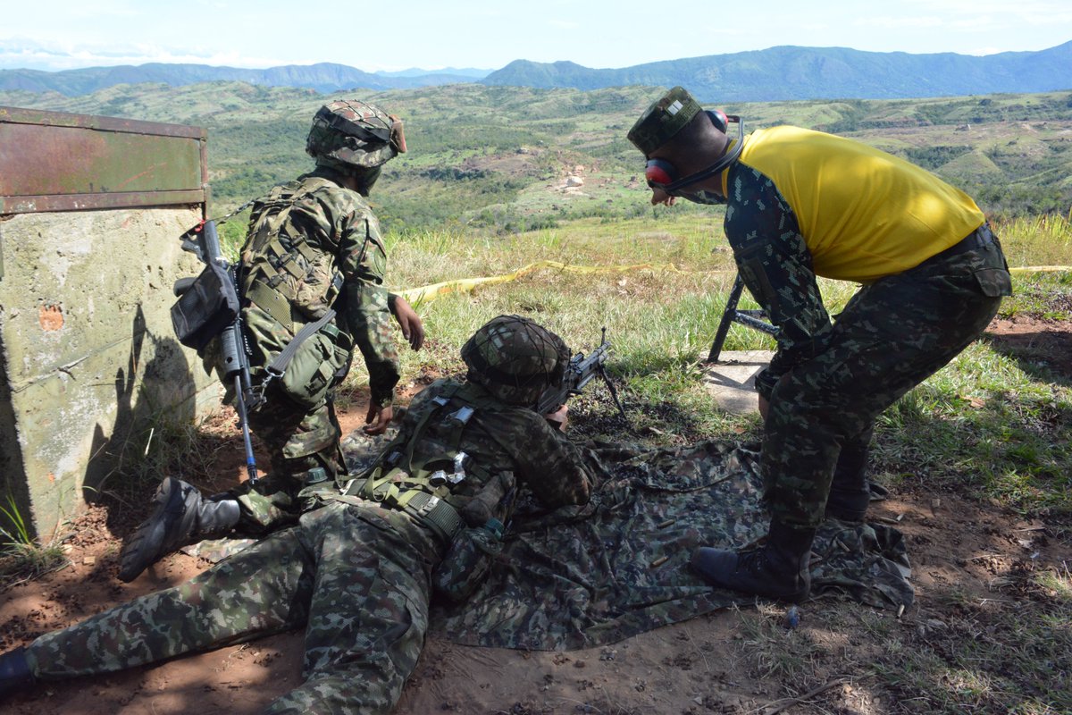 ESMIC_EJC's tweet photo. #EducaciónMilitar ¡Juntos somos más fuertes! En la #ESMIC, cada reto enseña que la confianza, la comunicación y el compromiso son esenciales para alcanzar la misión. Nuestros cadetes aprenden a liderar, apoyar a su equipo y avanzar hacia un mismo objetivo. #LíderesEJC https://t.co/wYte2qVj6x