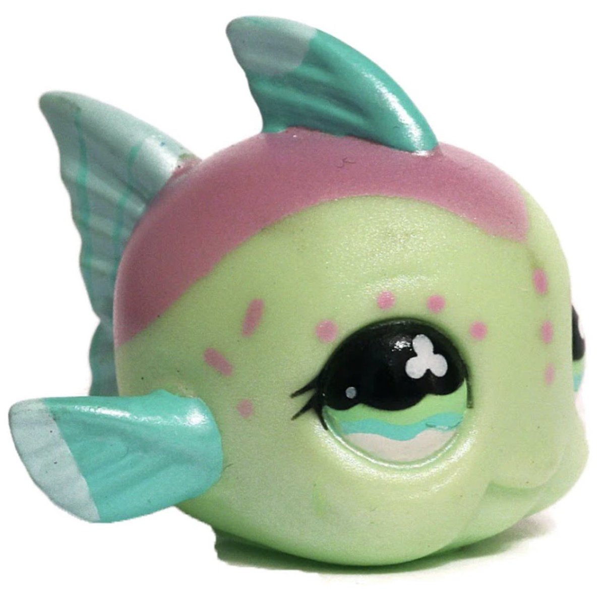 iluvsaitama's tweet photo. lime green fish figurine https://t.co/TjQtkGryOe