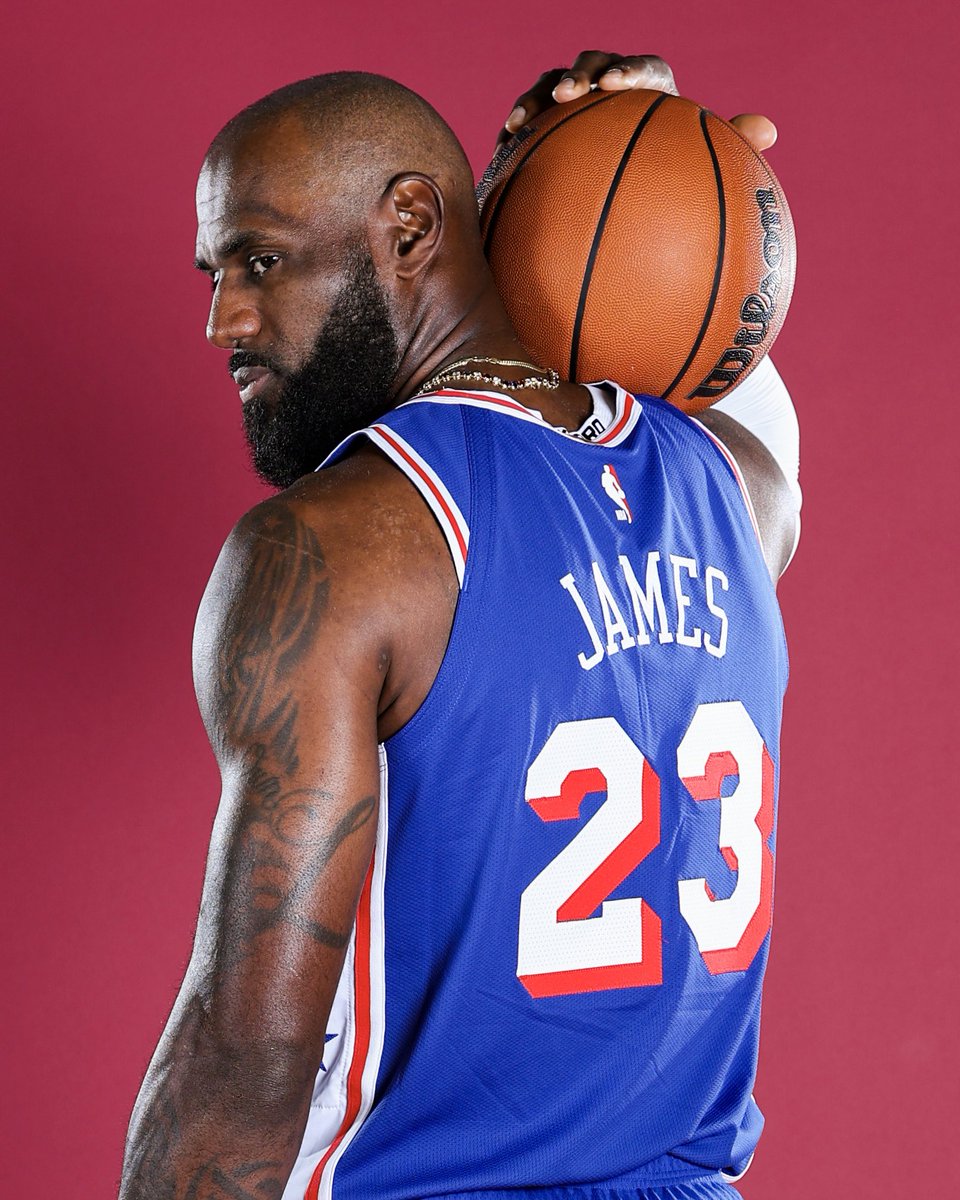 overtime's tweet photo. LeBron really went off this media day 😮‍💨 (via Emilee Chinn, David Dow/Getty) https://t.co/z2oTazUI7v