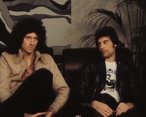 brianmaypilled's tweet photo. ╭◜◝  ͡  ◜  ͡  ◜ ◝ ╮       ╭◜◝  ͡  ◜  ͡  ◜ ◝ ╮
(      i want to      )      (    i want to       )
(     kiss him         )      (     kiss him       )
╰◟◞  ͜  ◟◞  ͜   ◞ ╯        ╰◟◞  ͜  ◟◞  ͜   ◞╯
          °ｏ                                    °ｏ https://t.co/gV9739oyie