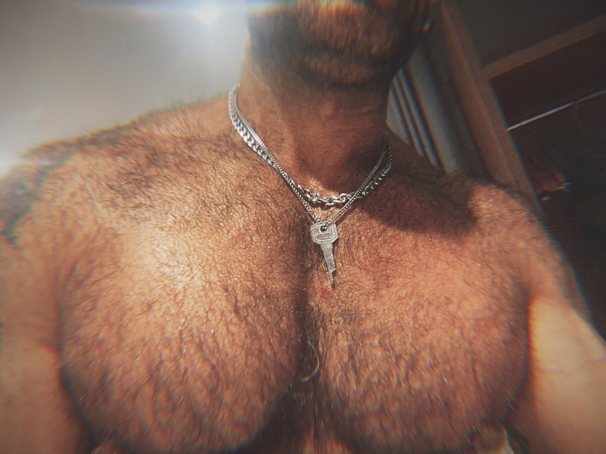 mymusclemen's tweet photo. Your key, around his neck?

WRONG.  

His key around his neck.  

You are locked.  You are nothing. https://t.co/qn5R12iGif