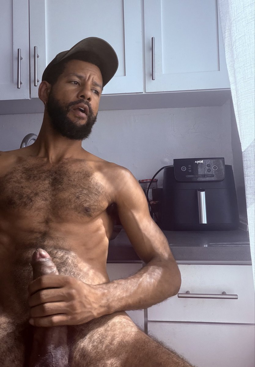 Shakespearscock's tweet photo. 😌 This Heat Makes Me Horny 🥵 https://t.co/mlUjPGAJaS