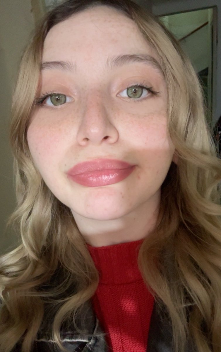 laufactss's tweet photo. La cara de una persona a la que acaban de derivar al psiquiatra buen lunessss!!! https://t.co/FL3h6MhoxX