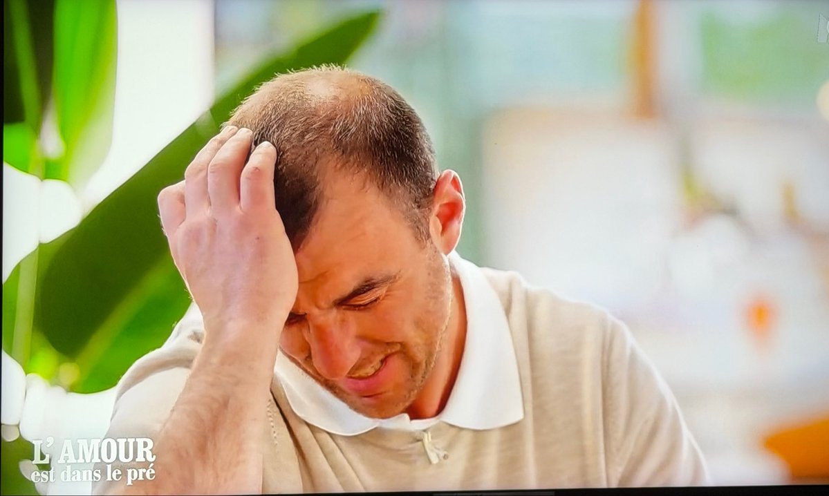 KingMenphys's tweet photo. Alors lui ses speed dating c’est soit des questions rhétoriques soit des débuts de phrases sans fins… 😂 #paniqueabord #adp2026 #adp https://t.co/LnV1f3XocU