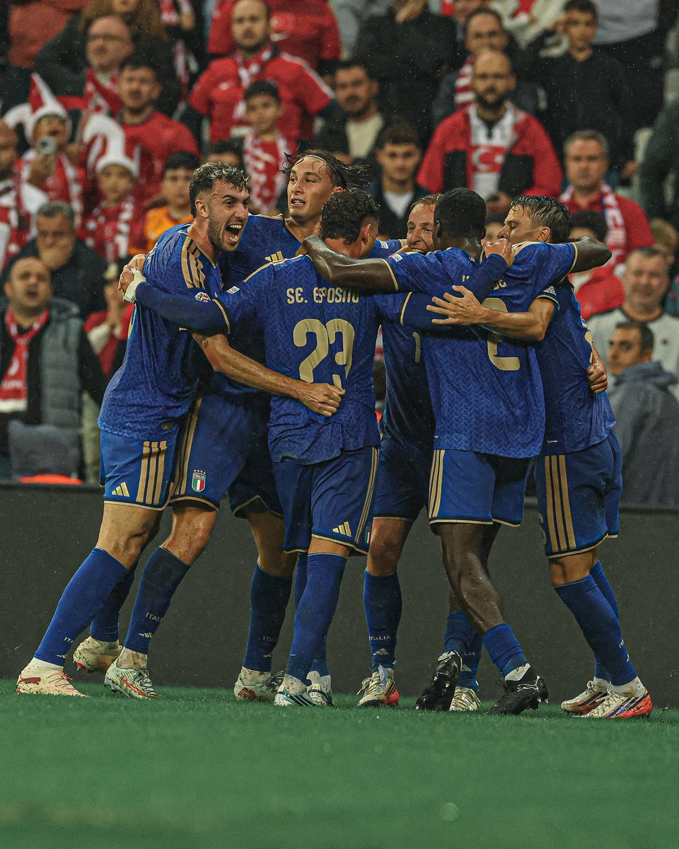 Andy_Calcio's tweet photo. Calcio Dato x2 👀

Italia ha ganado un partido de visitante por 3+ goles de diferencia, por primera vez desde el 15 de noviembre de 2019 (3-0 vs Bosnia).

Además, Italia hoy marcó tres goles en los primeros 30 minutos de un partido, por primera vez desde el partido por clasificatorias para la Copa del Mundo, contra Lituania el 8 de septiembre de 2021 (Moise Kean, autogol de Edgaras Utkus y Giacomo Raspadori).