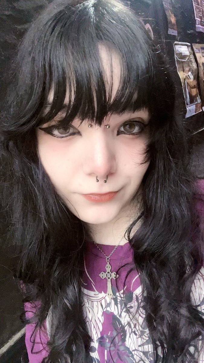emitriz_'s tweet photo. acabei de fazer meu piercing bridge https://t.co/nZvhY9IHjW