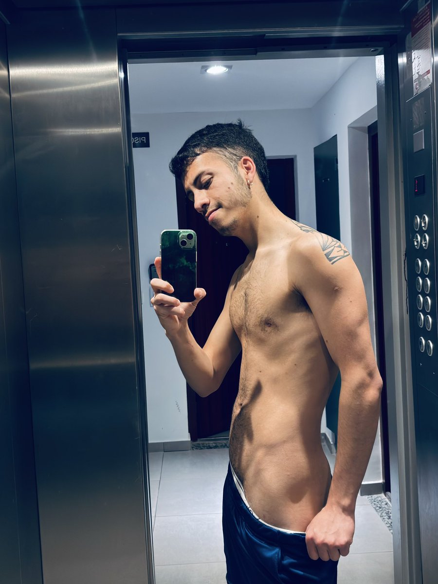 Tomiigaliano's tweet photo. Post gym https://t.co/8NhMeY3Pgw