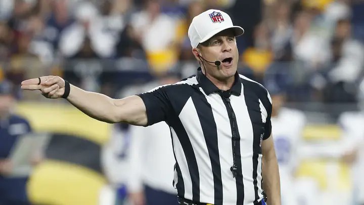 invisiblestats's tweet photo. 🚨Shawn Hochuli is the head official for MNF, and he absolutely HATES the Public...

In his career, under him, teams with 70%+ spread $'s are: 

6-23 (20%) ATS | -60% ROI

The Eagles currently have 70%+ Spread $'s https://t.co/0lirmCJNVG