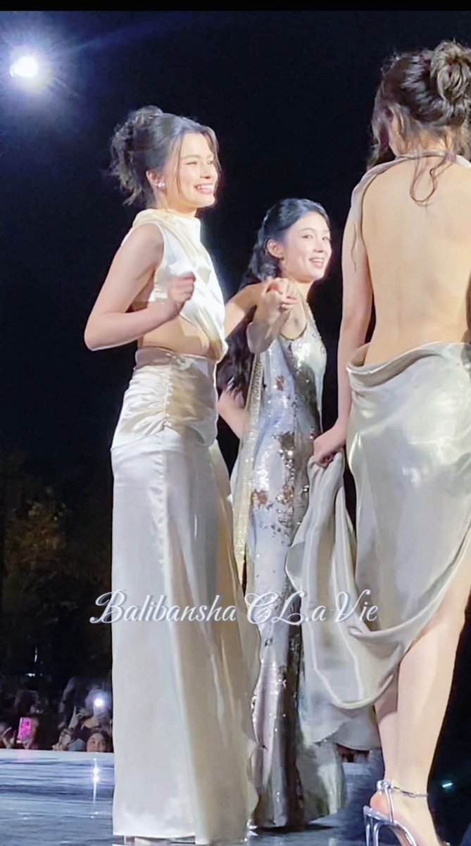 yoojlove143's tweet photo. 🎶Sana dalawa ang puso ko
Hindi na sana kailangan pang pumili sa inyo🎶

REBECCA LE DEFILE LOREAL PARIS26
#LeDefileLOrealParis2026xBecky
#RebeccaxLOrealParis
#LeDefileLOrealParis
#WALKYOURWORTH #WORTHIT  #LOrealParisTH #PARISFASHIONWEEK
#Beckysangels‌‌ #BeckyArmstrong‌ https://t.co/5nzzMnzn98