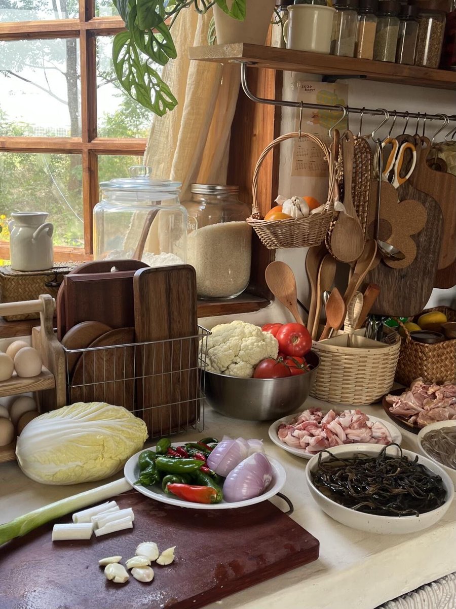 jul19082's tweet photo. [Fresh mushroom, well-forged iron tools—perfect for cozy foraging prep!]， https://t.co/w6zuehqaMQ