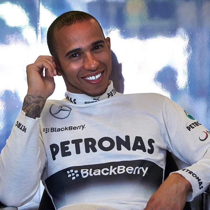 MercedesAMGF1BR's tweet photo. Há exatos 14 anos, foi anunciado que Lewis Hamilton se juntaria à Mercedes. https://t.co/xzyhxsHobY