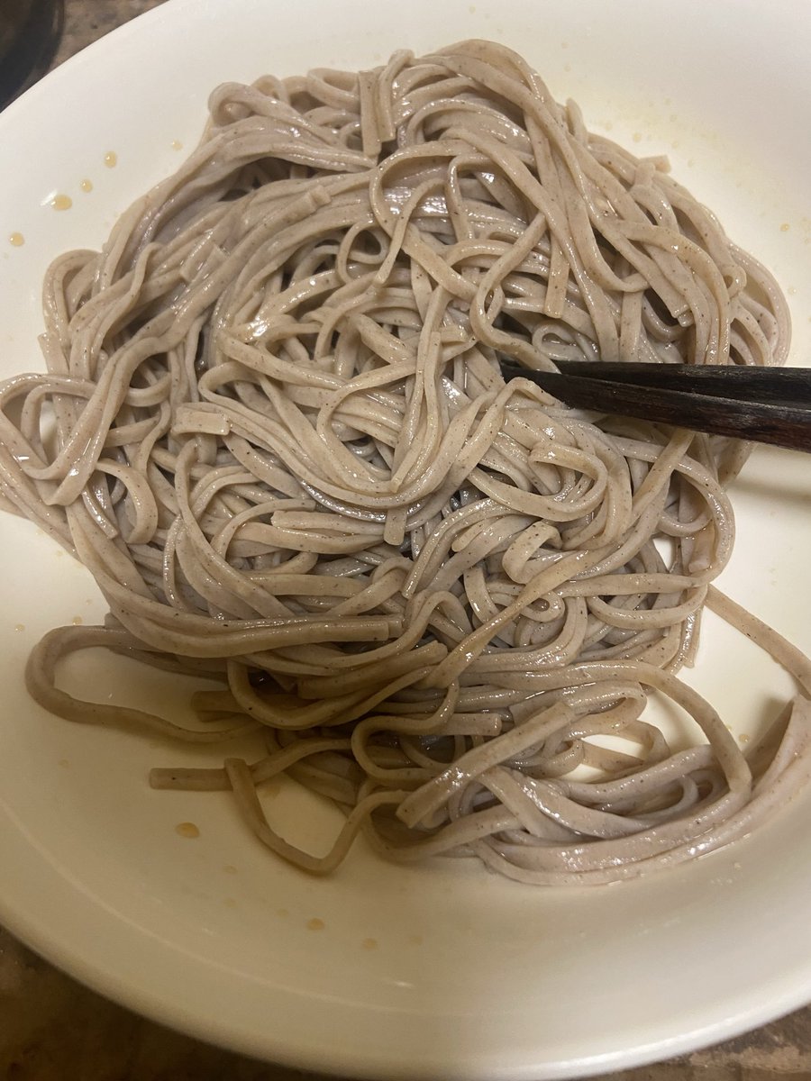 Ysuke1014's tweet photo. 昨日のご飯
朝→カップラーメン
昼→無し
夜→そばときゅうりのぬか漬け https://t.co/q1UZaqXxj1