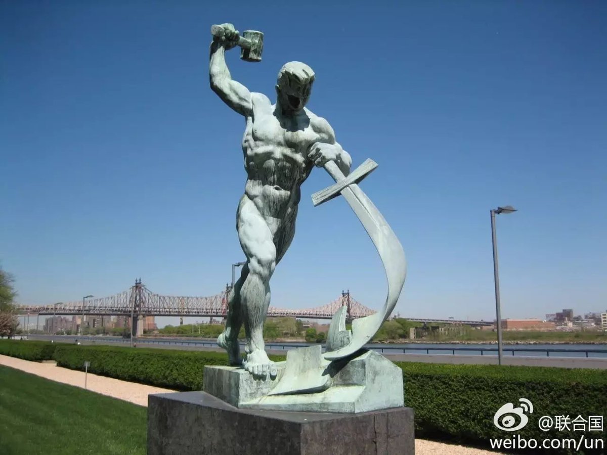 3US8LLYiewTj4Ed's tweet photo. A tense scene where someone raises a hammer, with the word "蔡涟" noted nearby. https://t.co/rzkg4GcPdk