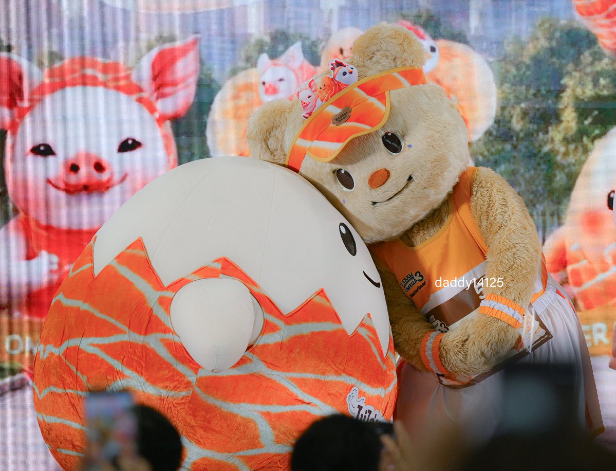 daddy14125's tweet photo. น้องเนยยัยไมโครเวฟของฉัน
น่ารักที่สุด
น้องเนย #butterbear &amp; น้องไข่เบญจา #UfarmXButterbear https://t.co/37oRHa8TVP