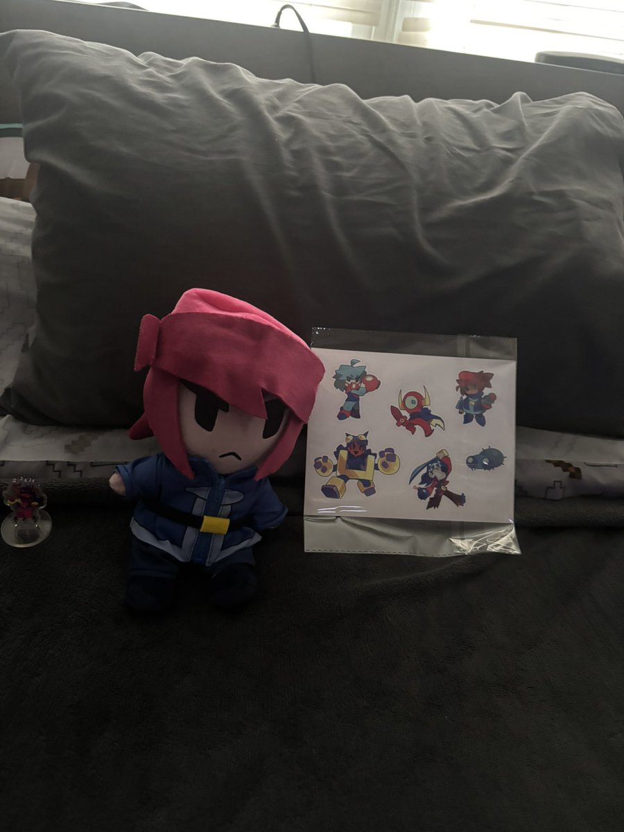 SkyswimmaNG's tweet photo. I genuinely thought she was in shanghai for weeks wdym she’s been in the states for a minute now😭😭😭

She’s so adorbs im taking her to Burger King with me https://t.co/VvYhoVWhyg