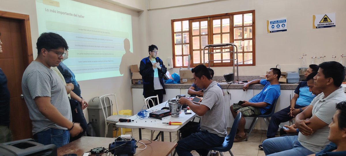 UISEK's tweet photo. Estudiantes de Ingeniería Mecatrónica #UISEK
llevaron sus conocimientos a #Limoncocha, capacitando a la comunidad en reparación de electrodomésticos y seguridad eléctrica. https://t.co/Txd6tnLnmc