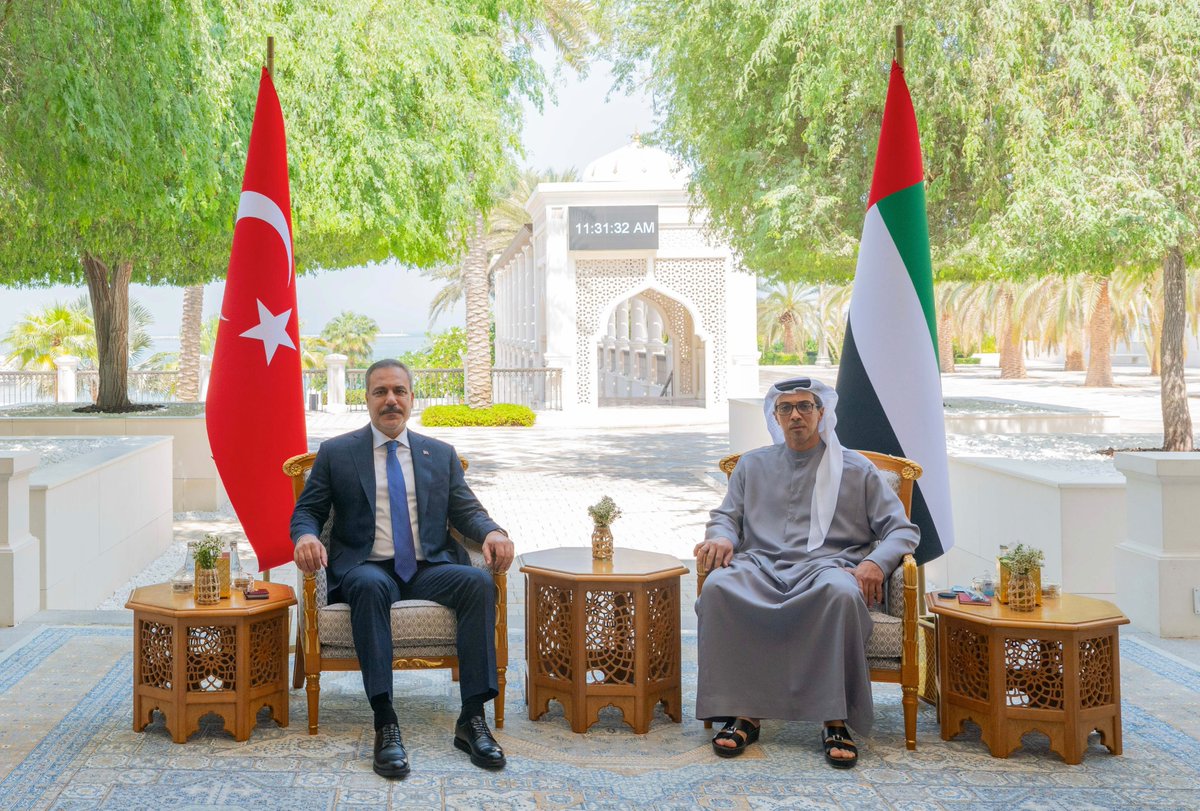 MFATurkiye's tweet photo. Minister of Foreign Affairs @HakanFidan was received by Sheikh Mohamed bin Zayed Al Nahyan, President of the United Arab Emirates and Sheikh Mansour bin Zayed Al Nahyan, Vice President of the United Arab Emirates, in Abu Dhabi. https://t.co/xJ1kleGFpV
