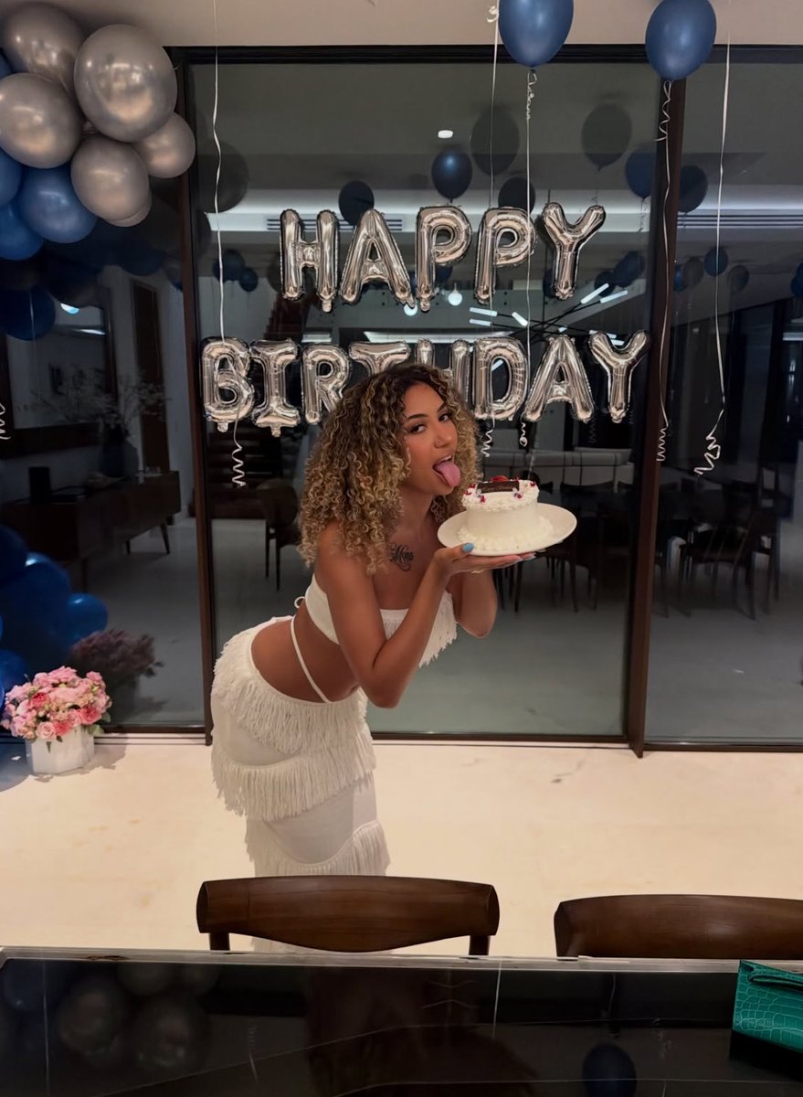 STUNNA4SANDY's tweet photo. Happy 25th Birthday to Stunna Sandy 😍😍. https://t.co/RLfZH7XPqx