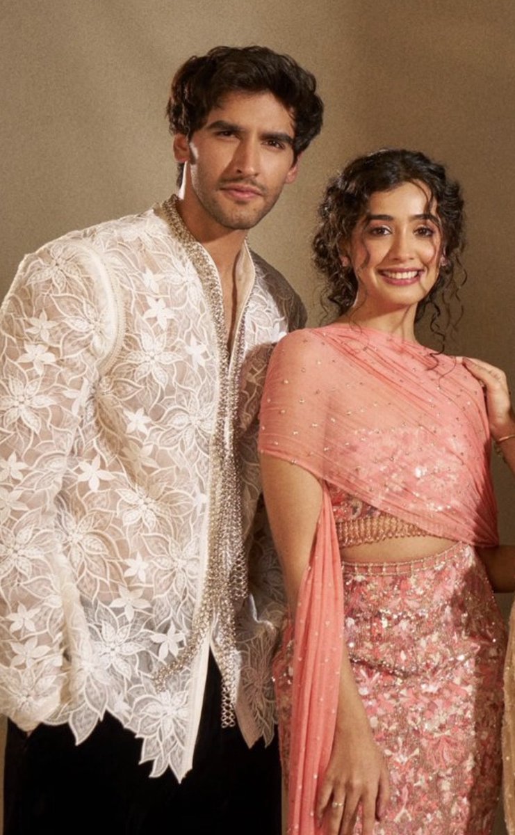 DactarniTweets's tweet photo. Shy and Dhruv!! 💕🪷♾️ https://t.co/NYirplUkqs