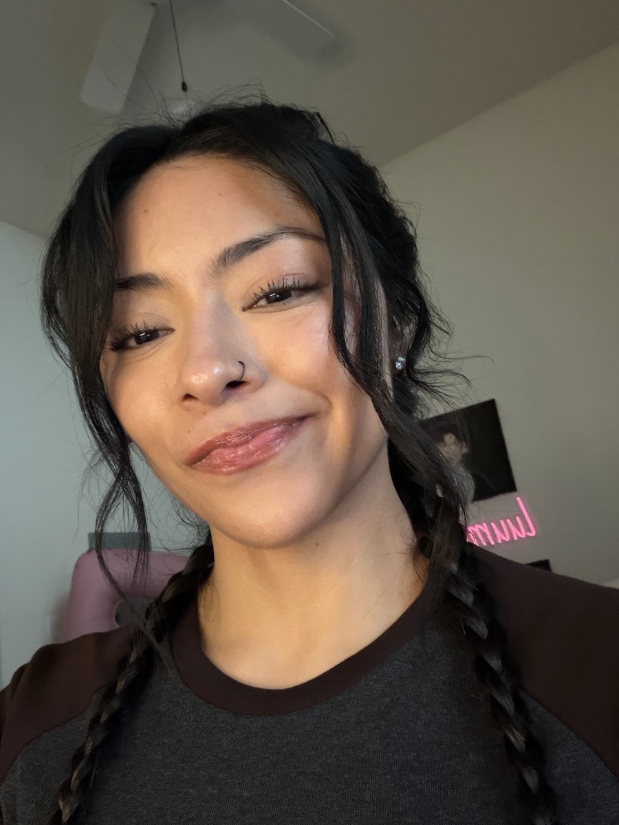 luumiiee's tweet photo. happy Monday I’m gaming some league :) 

https://t.co/lJSBTzDwKa https://t.co/2ese368en0