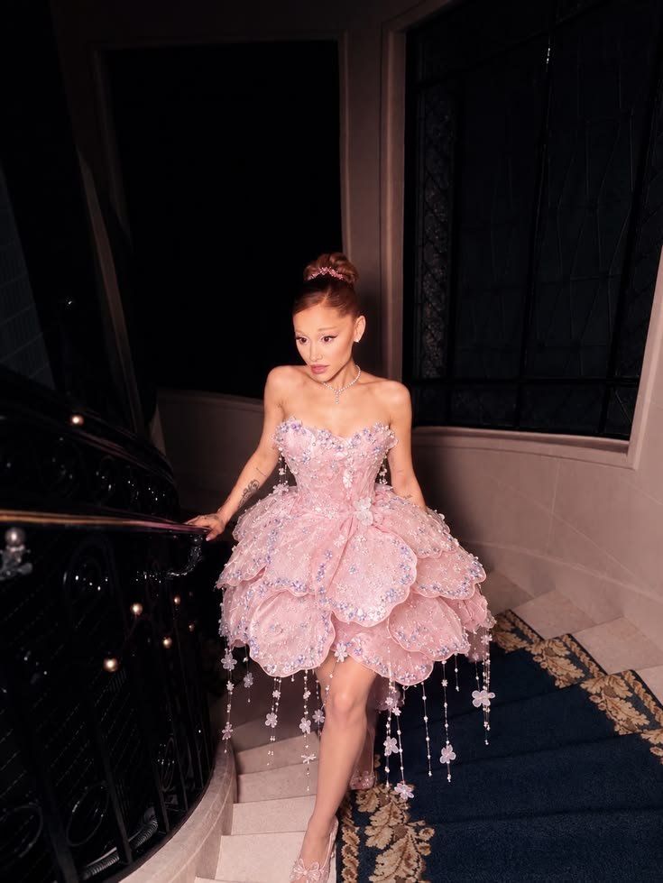 vogueishgirl's tweet photo. Whimsical mini dress https://t.co/71syXqncZV
