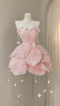 vogueishgirl's tweet photo. Whimsical mini dress https://t.co/71syXqncZV