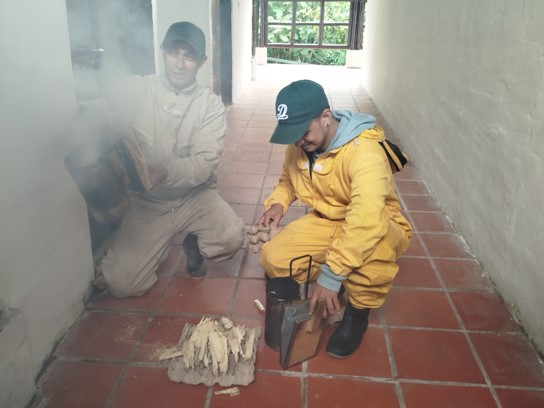 CAMHUILA's tweet photo. #NoticiasCAM 🗣️💚| Apicultores del Huila fortalecen sus conocimientos mientras conservan la biodiversidad 👉🏻 https://t.co/40J52HAUOO

Un total de 2️⃣7️⃣ apicultores 🐝🍯de #Neiva, #Rivera participan en un proceso de certificación, resultado de la alianza 🫱🏻‍🫲🏼 entre la CAM y el SENA https://t.co/XA0HHmY2eK