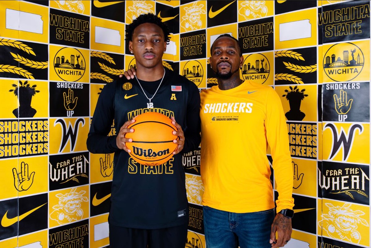 MilesSelect's tweet photo. Damon Miles, a top 150 recruit in the nation, has committed to Wichita State.
#GoShockers

@BJenkins247 @djones8301 @NxtProHoops @GHAHoops @MattReynolds___ @GASOLyndon @jeurey1962 @djones8301 @JamieShaw5 @VPYEHouston @VerbalCommits @JackRiley323 @CLFBBBC @MilesSelect https://t.co/fpQELlme0Z