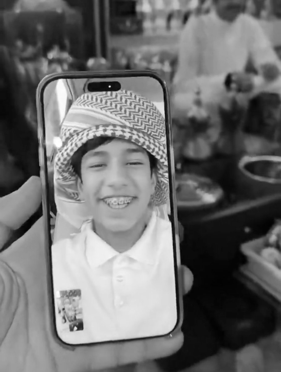 sumo_91i's tweet photo. "اضحك وأنا بضحك معاك الضحك زين "

 #احمد_قزيع_السهلي https://t.co/UlJBd6d2DZ