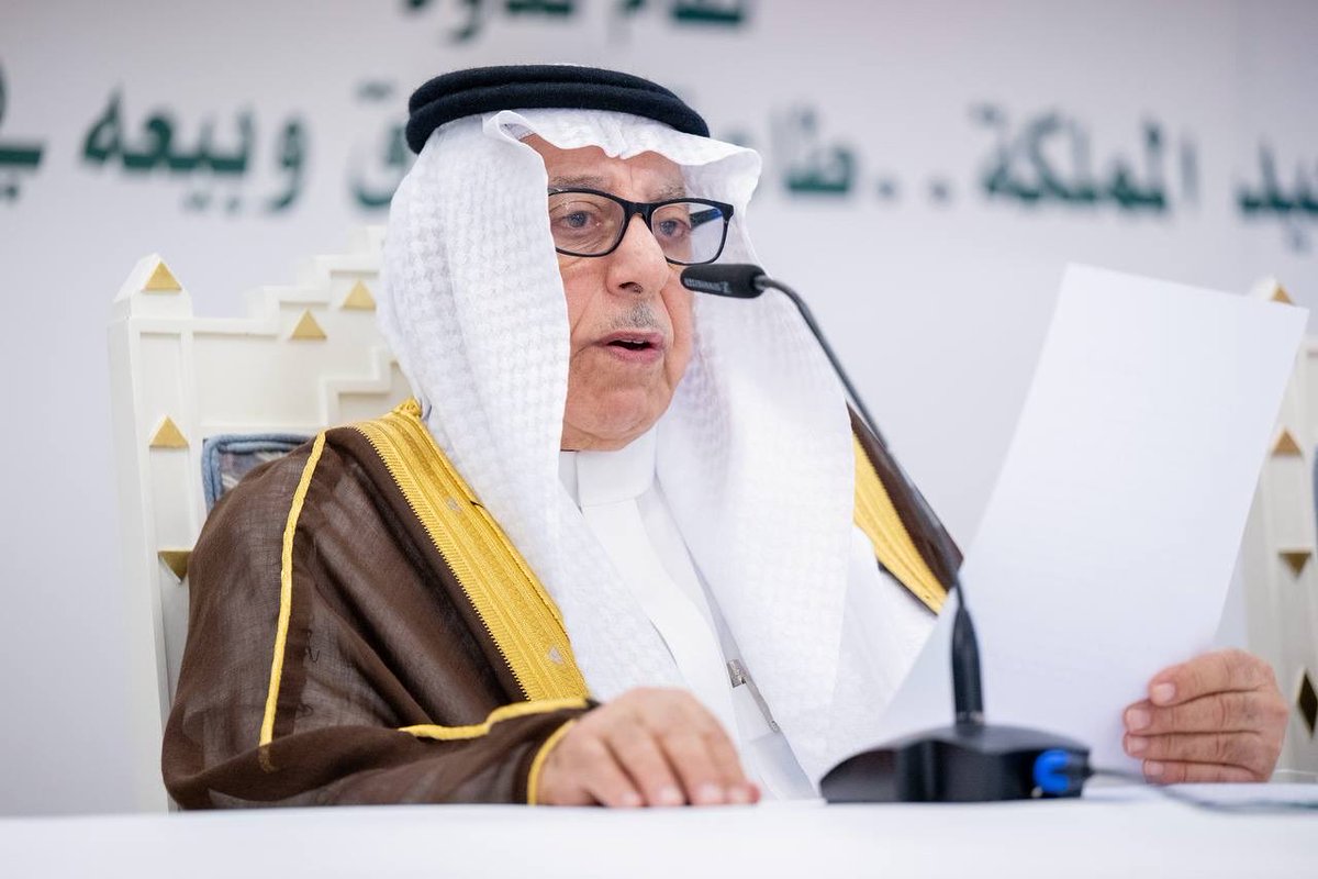EmarahAlQassim's tweet photo. خلال مشاركته بندوة بعنوان «طاعة ووفاق وبيعة في الأعناق » والتي أقيمت برعاية سمو أمير منطقة القصيم خلال احتفال امارة المنطقة باليوم الوطني.. 

أستاذ التاريخ الاستاذ الدكتور عبدالعزيز الشبل: #اليوم_الوطني_السعودي مناسبة نستحضر فيها قيمة الوطن في حياة الإنسان، ونستذكر كيف نقل الملك عبدالعزيز – رحمه الله – البلاد من التفرّق والاضطراب إلى الوحدة والأمن وجمع الكلمة، لتبدأ بعدها مسيرة البناء والنهضة.