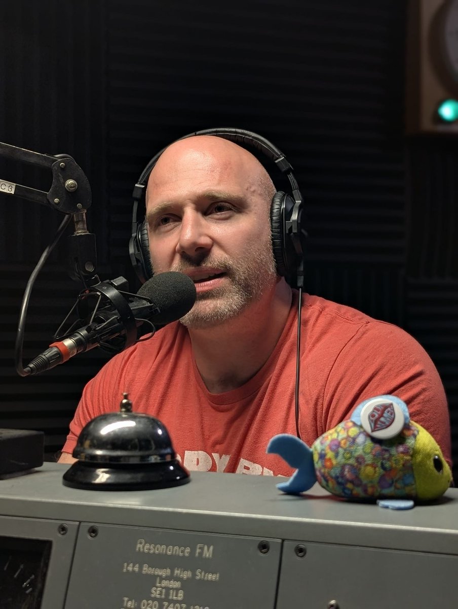 ThisIs_Progress's tweet photo. 🎙️ Simon Miller on Resonance FM🎙️

This evening on the For the Lost: The Hope Spot show on @ResonanceFM Simon Miller joined LIVE!

Simon talked with hosts Dee Sada & Martin Williams about wrestling, his time with Progress and extensive media career and had some interesting song choices!

The news... the former Progress Proteus Champion has his eyes on the THUNDERBASTARD match at Bonestorm! ⚡🌪️

Listen to Resonance FM on 104.4 FM and Online for Simon's show

#ProgressWrestling #ForTheLost #TheHopeSpot #ResonanceFM