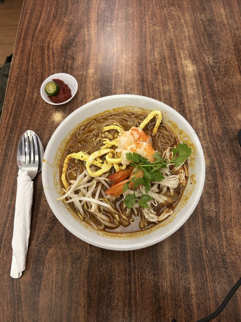 fawwazouthere's tweet photo. Tried laksa sarawak today https://t.co/gJhZsAQxu5