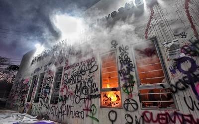 Omar_Castrejon's tweet photo. #Querétaro, tomen precauciones si planean pasar por el centro histórico en la tarde, porque un grupo de "señoritas" van a tomar las calles para amedrentar a la gente y vandalizar templos, en su  manifestación anual para exigir el derecho de asesinar impunemente a sus hijos. https://t.co/uHfrwMmNWm