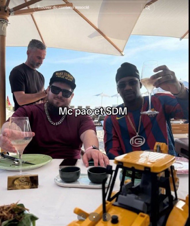 94_Shefi's tweet photo. Le concept de continuer à dire ça alors que tu manges à la même table que Mc Pao 😬 https://t.co/kMH2Iuu9vi