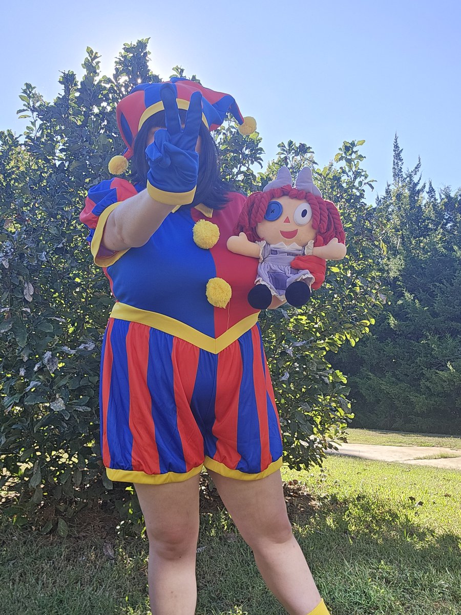 ragathassapphic's tweet photo. Pomni cosplay 💙❤️💙❤️ https://t.co/DYXbRcgqbG