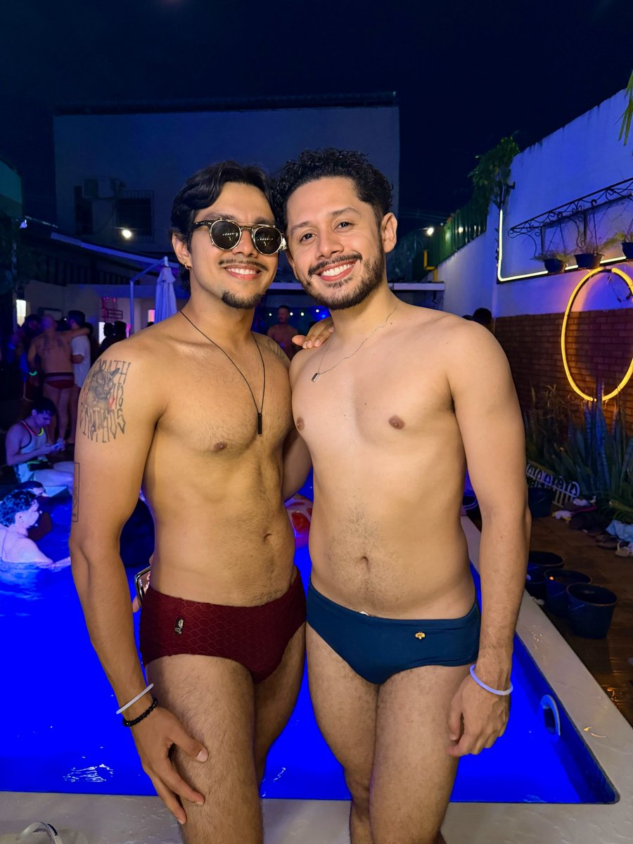 apenas_ch's tweet photo. Postando o casal aqui também pra ver se a gente encontra uma marmita
Eeeeeee hahaha https://t.co/U2qmYNSCdt