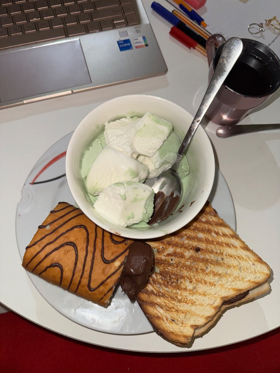 noraishopeful's tweet photo. Tonites bp😋 strawberry roll cake Nutella and Nutella sandwich icecream https://t.co/lPdsPrNR0G