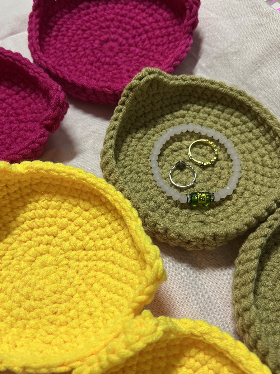 ooossst's tweet photo. OOOSSST HANDMADE CROCHET: Kitty Ear Coaster 

Materials: Milk-Cotton Yarns

Size: Approx
Circumference: 4.5 inches/10-12 cm
Depth: .5 inch/1-1.5cm

Colors: Brown, Golden Yellow, Fuchsia Pink

Coaster: PHP 65 each

#OOOSSST #Crochet #Handmade #MilkCottonYarn #Cute #Cat https://t.co/wbe3VVOJdY