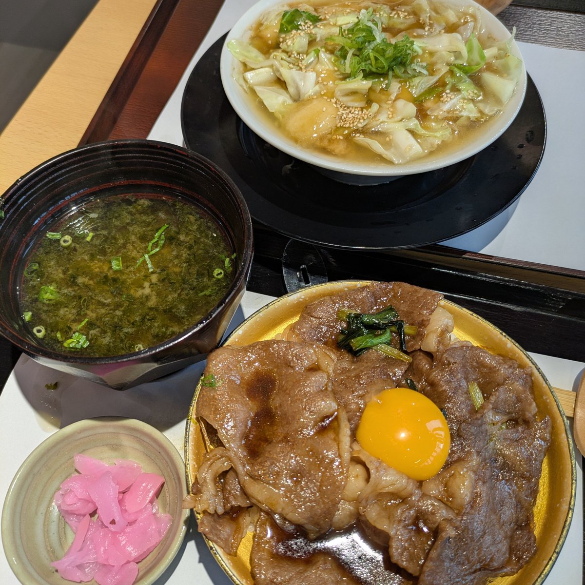 SKOSNK28's tweet photo. 福島へ！！
推しにも会えたし…
��っぱり来てよかった！
きゃべつ餅🍜
石川はちみつ牛🐄
頂きました〜☺️

#道の駅石川 #道の駅 
#福島 #石川町 https://t.co/ryxYEM84vG