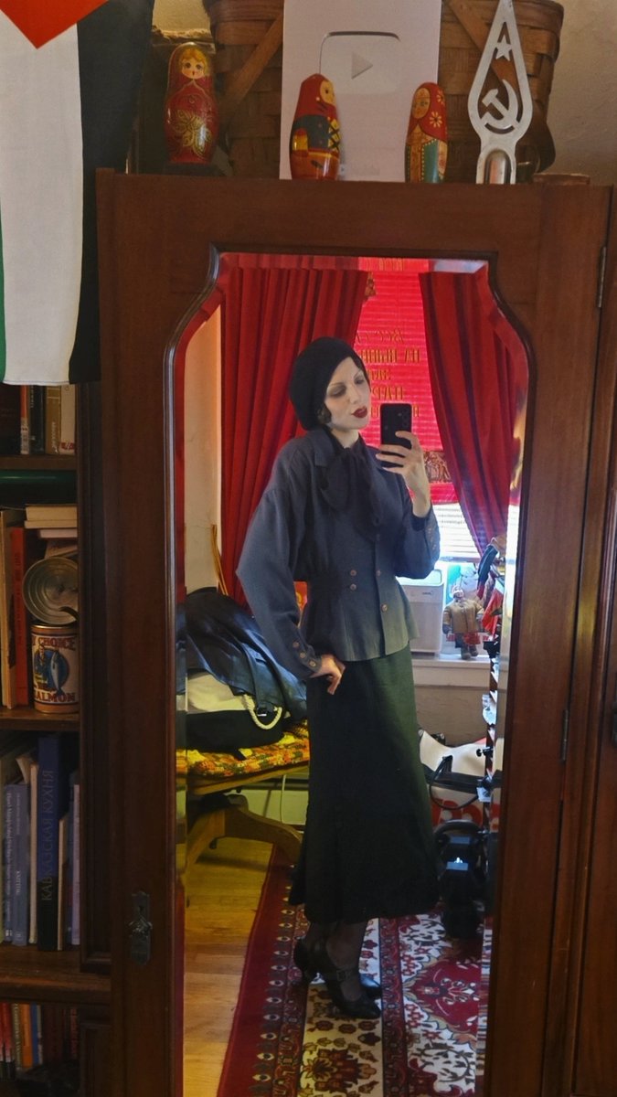 LadyIzdihar's tweet photo. Every day a step closer to my goal of looking straight outta 1932 😁 https://t.co/ZrBYdC70CX