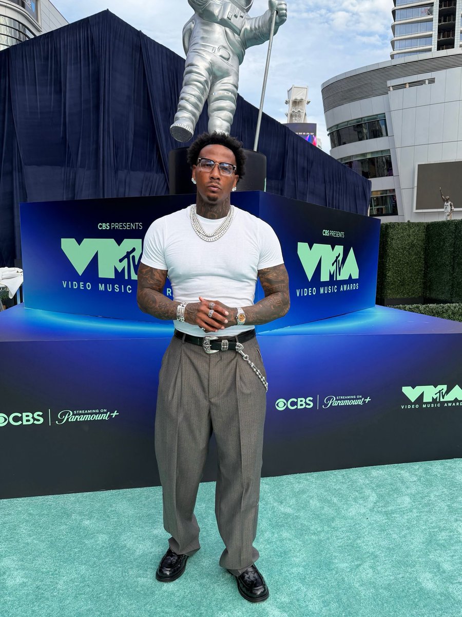 MoneyBaggYo's tweet photo. Niggas Cant Beat Me at Nun But Arguing.
#Vmas https://t.co/0iS0MGtD23